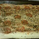 focaccia ai pomodorini con lievito madre.