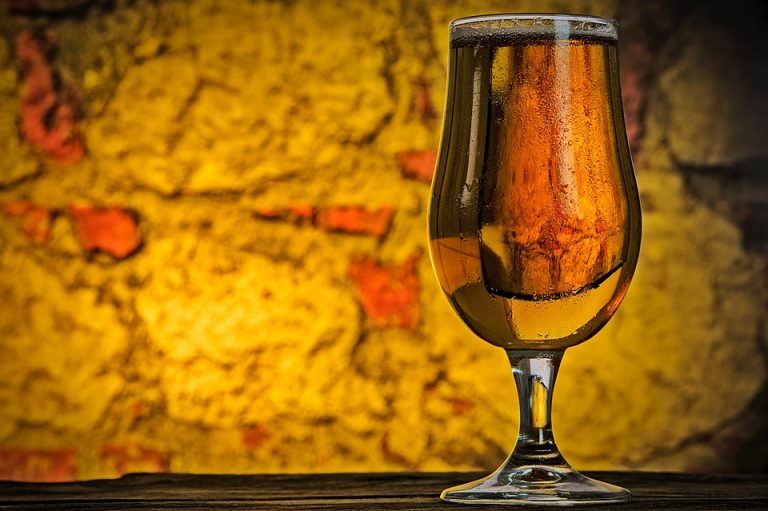 La Birra Analcolica Fa Male? Fa Ingrassare? Benefici, Calorie E ...